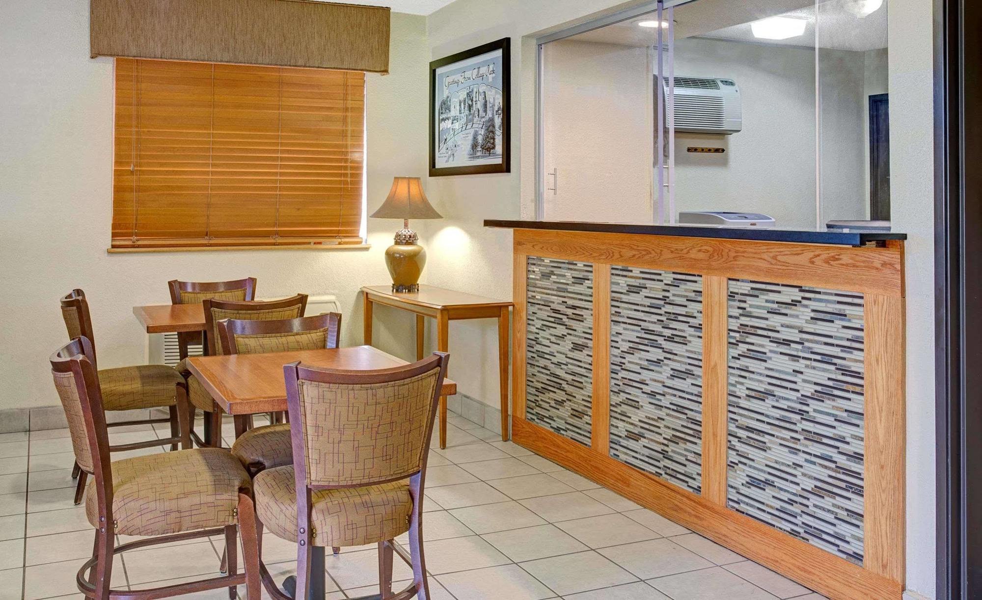 Super 8 By Wyndham College Park Wash Dc Area Hotel Ngoại thất bức ảnh